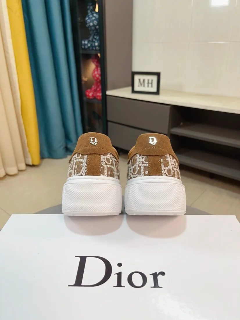 Men's men's shoes 💰380🌸🌸[Dior] 25ss new product B01 moral training shoes. The toe dimension design of the couple's style is a bit wider. The upper foot comfort is perfect. The threads are beautiful. Perfectly adaptable to trousers. Decorated with various classic details. It is an ideal choice for daily styling. Can be matched with various casual items to create exquisite looks. Fabric: top layer cowhide/lining sheepskin TPU original outsole Code number: 38-44, 45 customized